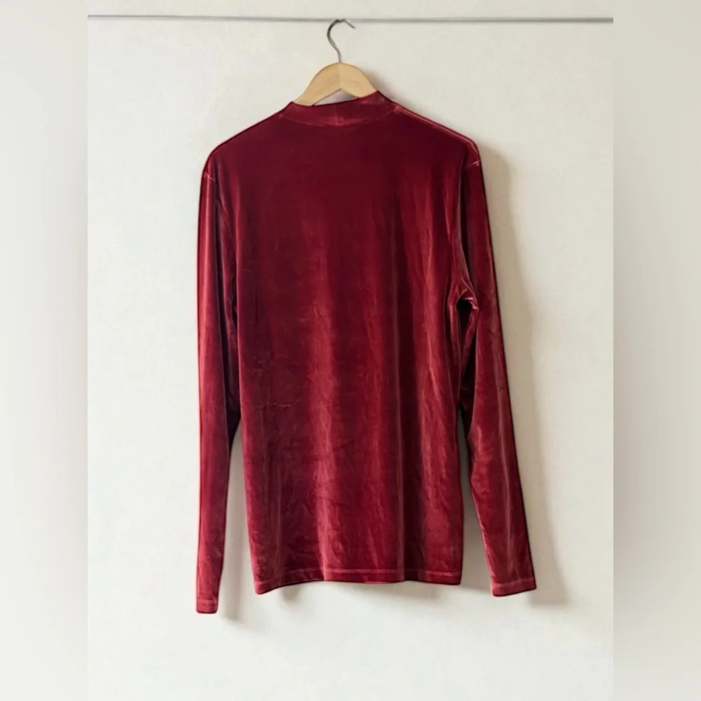 ASOS DESIGN muscle long sleeve t-shirt in burgundy velour with turtleneck - Picture 15 of 16